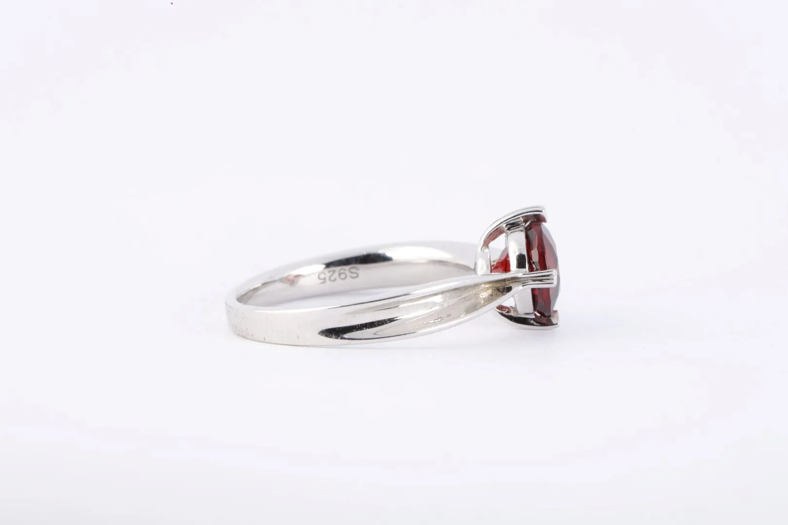 925 Silver 2.09tcw Garnet Ring Size 6.5 (2.49g.)