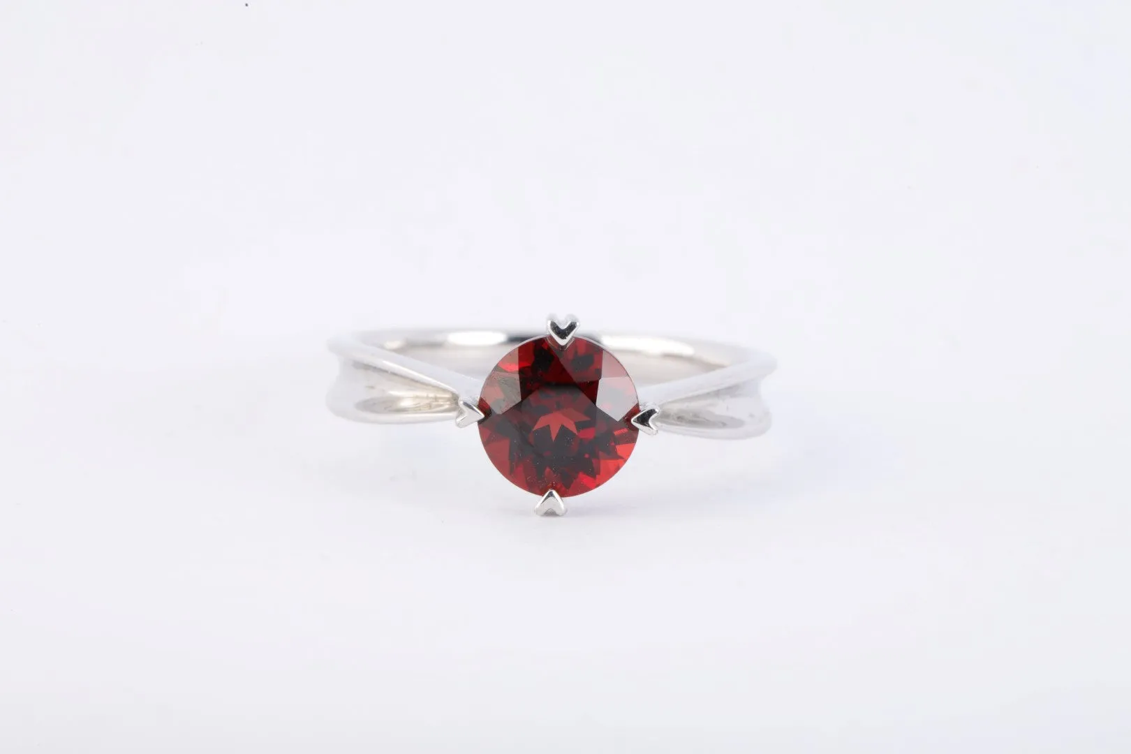 925 Silver 2.09tcw Garnet Ring Size 6.5 (2.49g.)