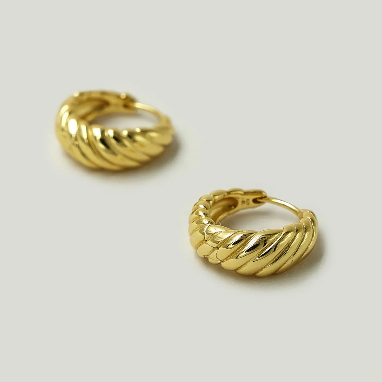 OLAR HOOP EARRINGS GOLD