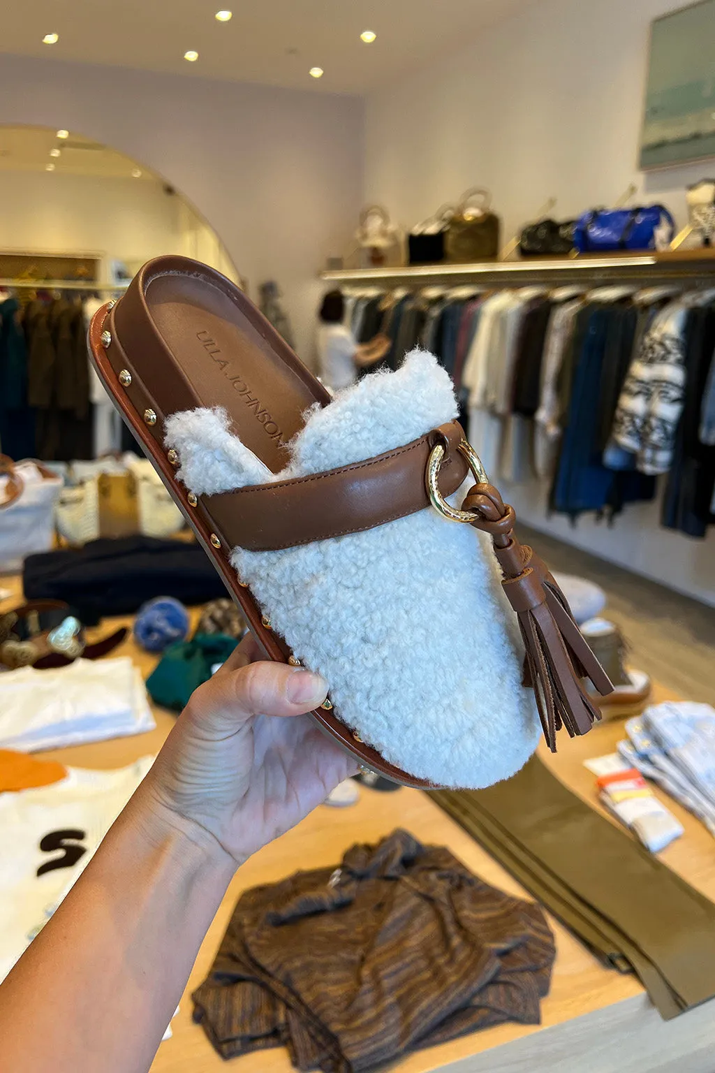 RUBY SHEARLING SLIDE IN CREAM